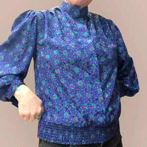 Vintage 70’s silky three flaggs California saturn novelty pattern blue top-L